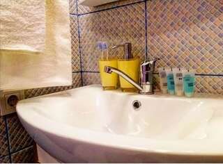 Отели типа «постель и завтрак» DAISEZ hotel Алматы Двухместный номер Делюкс с 1 кроватью-5
